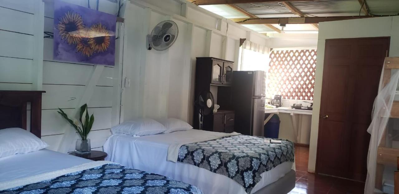 Hostal Cecilia Puerto Viejo de Talamanca Zewnętrze zdjęcie