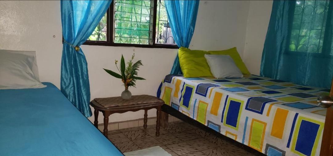 Hostal Cecilia Puerto Viejo de Talamanca Zewnętrze zdjęcie