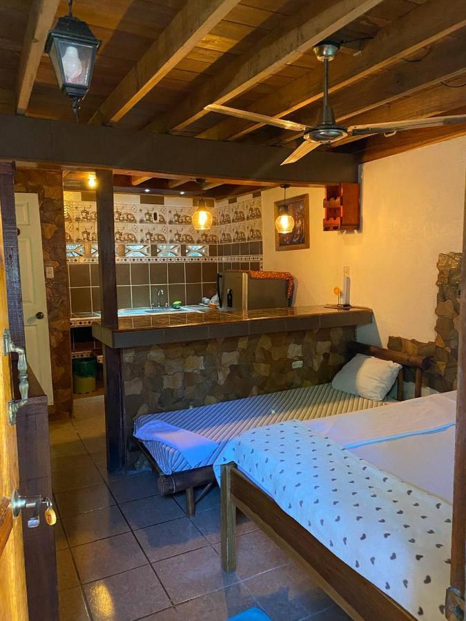 Hostal Cecilia Puerto Viejo de Talamanca Zewnętrze zdjęcie