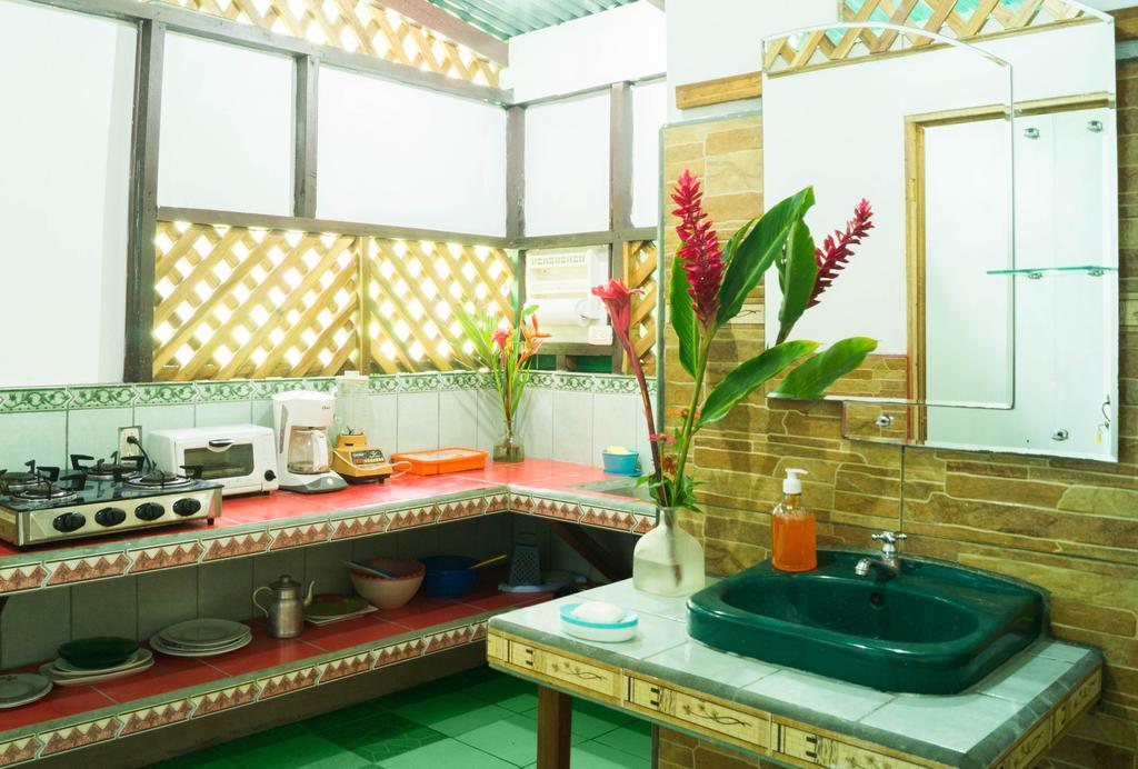 Hostal Cecilia Puerto Viejo de Talamanca Zewnętrze zdjęcie