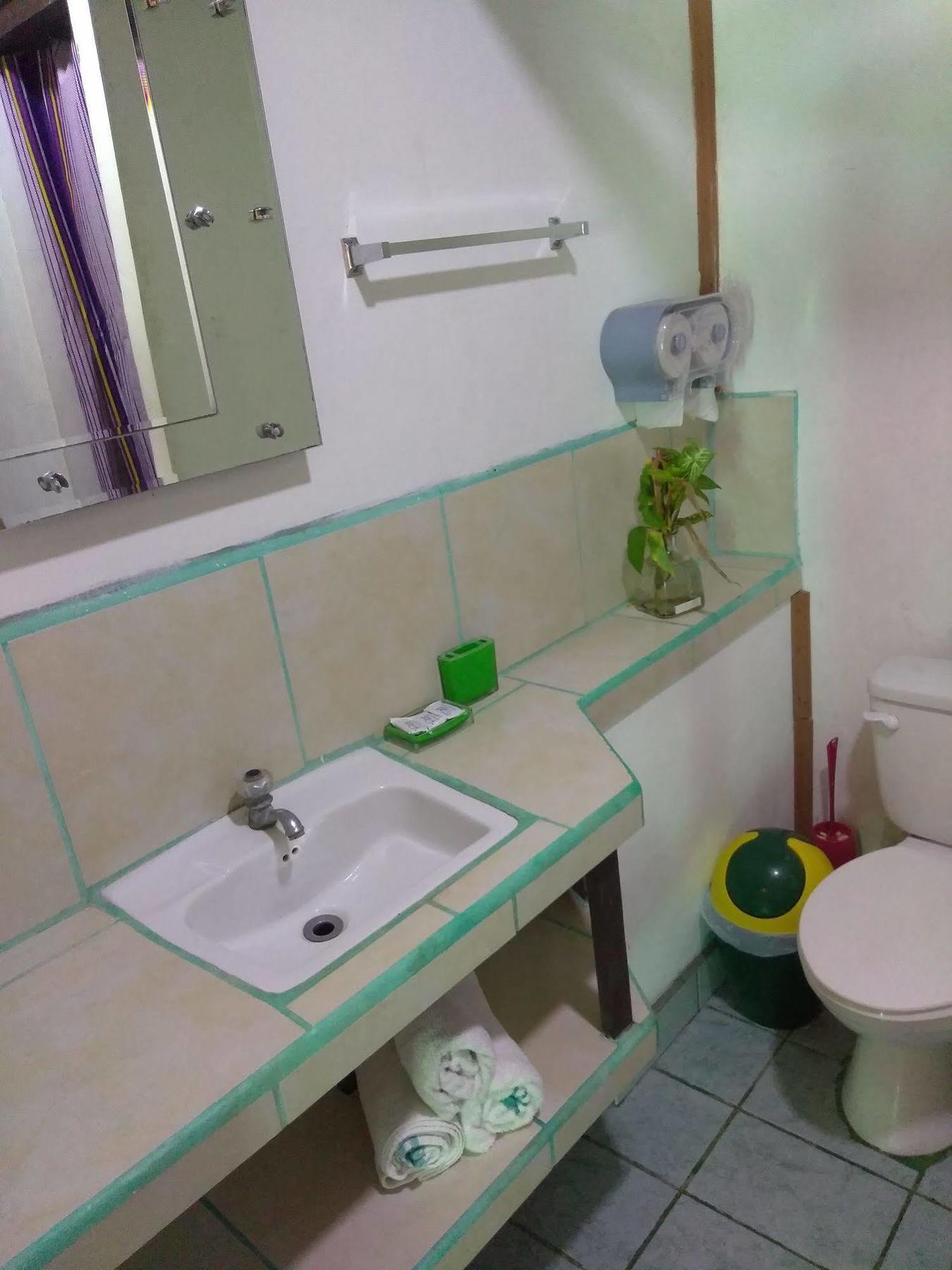 Hostal Cecilia Puerto Viejo de Talamanca Zewnętrze zdjęcie