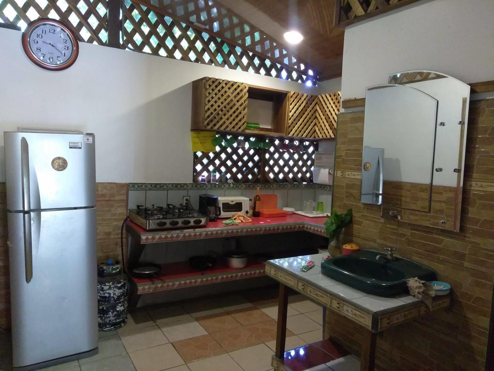 Hostal Cecilia Puerto Viejo de Talamanca Zewnętrze zdjęcie