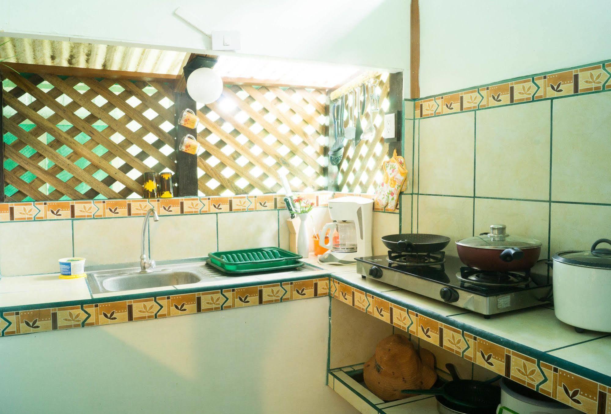 Hostal Cecilia Puerto Viejo de Talamanca Zewnętrze zdjęcie